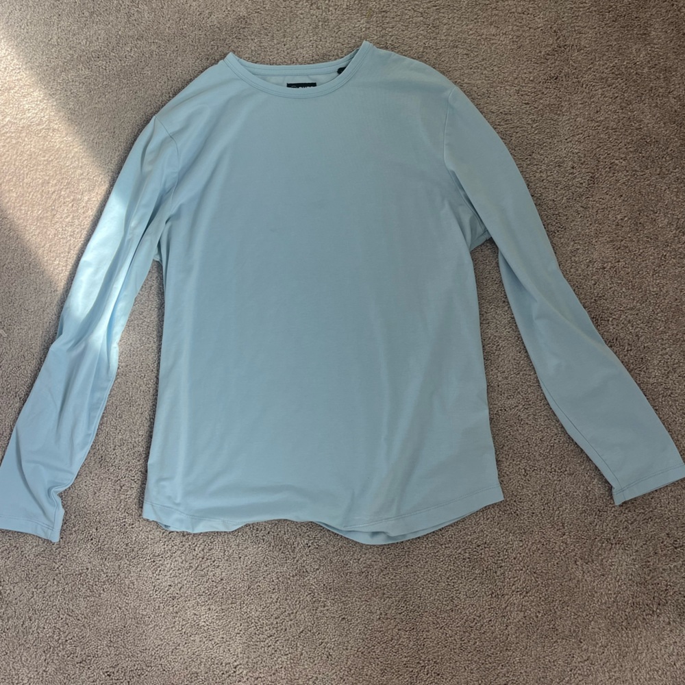 Cuts long sleeve men’s tee